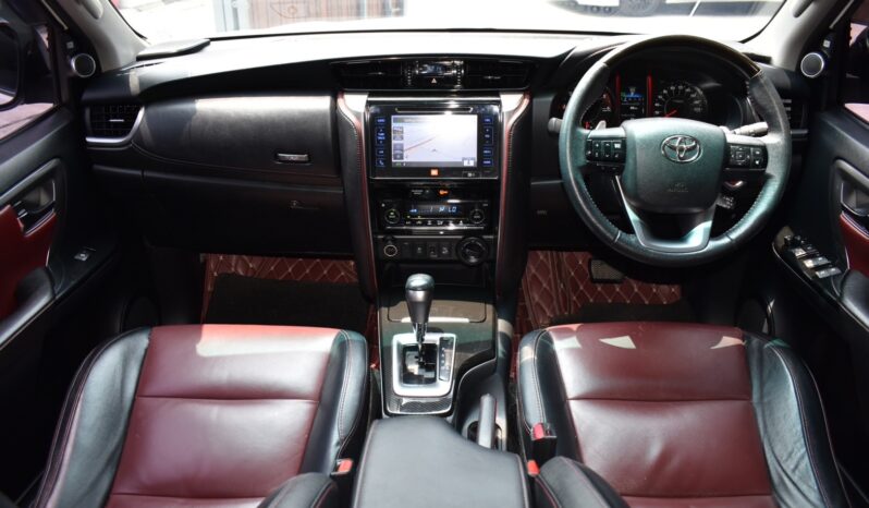 
								Toyota Fortuner 2.8 4WD TRD Sportivo 2016 full									