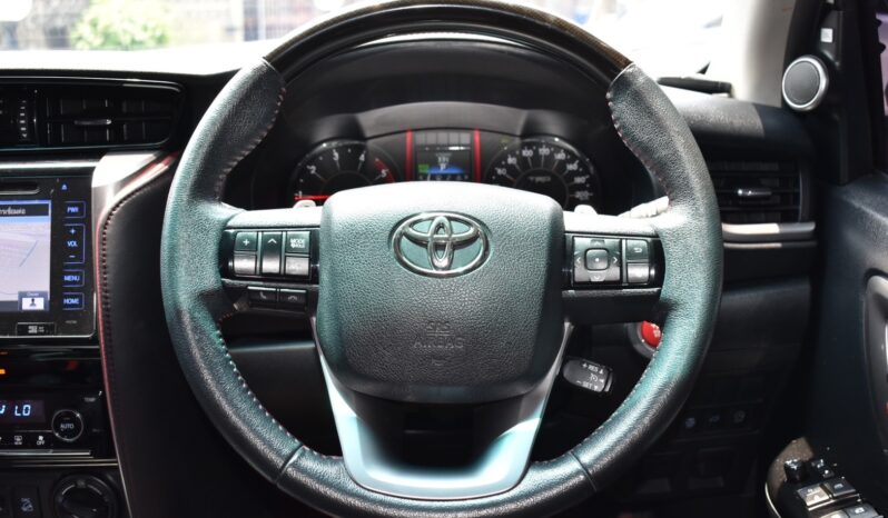 
								Toyota Fortuner 2.8 4WD TRD Sportivo 2016 full									