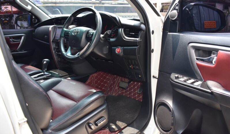 
								Toyota Fortuner 2.8 4WD TRD Sportivo 2016 full									