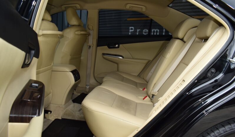 
								Toyota Camry 2.5 Hybird Premium 2015 full									