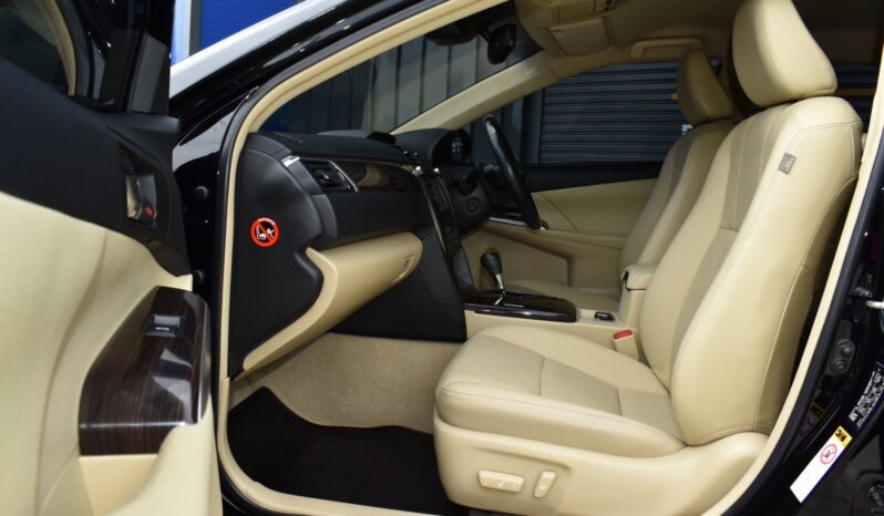 
								Toyota Camry 2.5 Hybird Premium 2015 full									