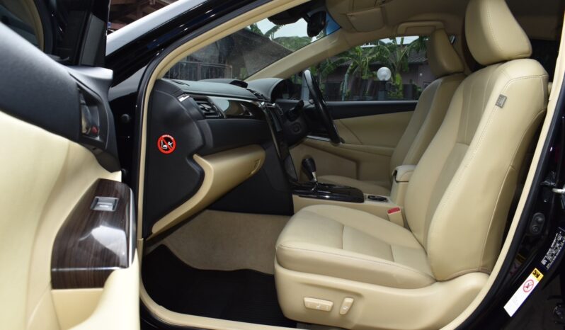 
								Toyota Camry 2.5 Hybird Premium 2015 full									