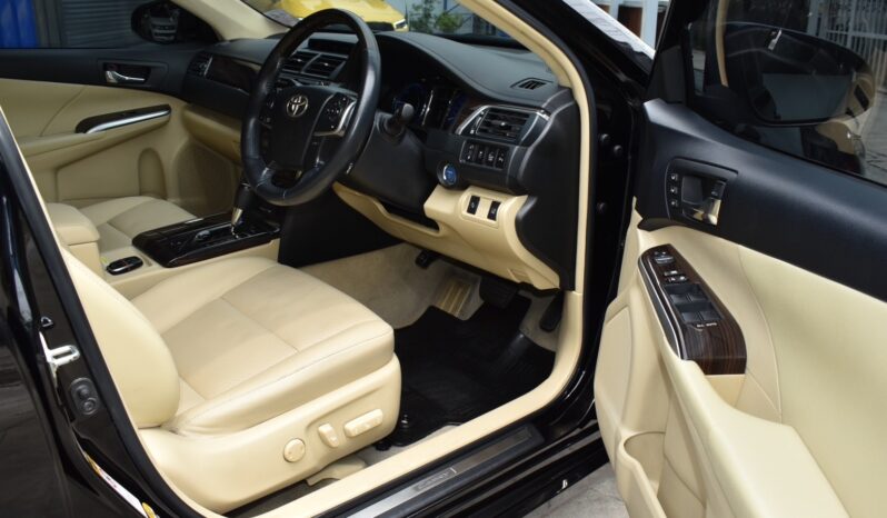 
								Toyota Camry 2.5 Hybird Premium 2015 full									