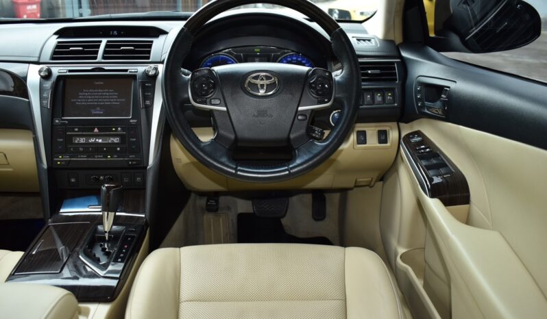 
								Toyota Camry 2.5 Hybird Premium 2015 full									