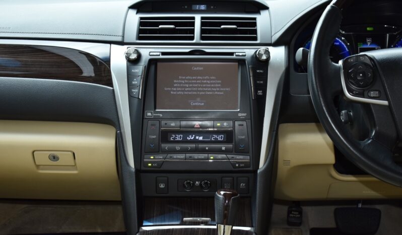 
								Toyota Camry 2.5 Hybird Premium 2015 full									