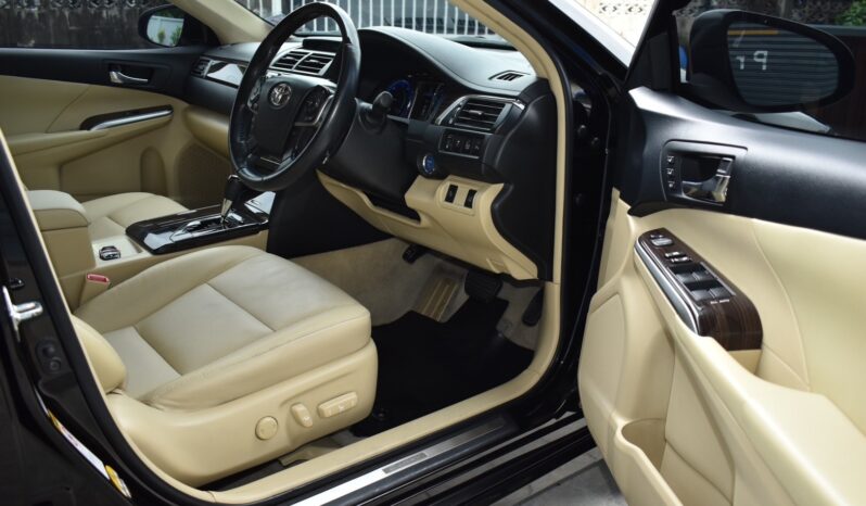 
								Toyota Camry 2.5 Hybird Premium 2015 full									