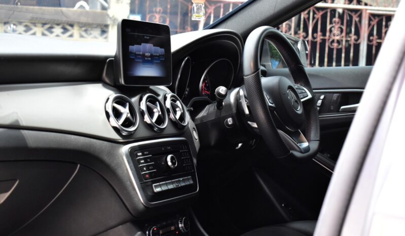 
								Mercedes Benz GLA250AMG Dynamic 2018 full									