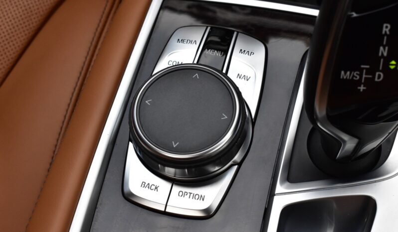 
								BMW 740Li Pure Excellence 2017 full									