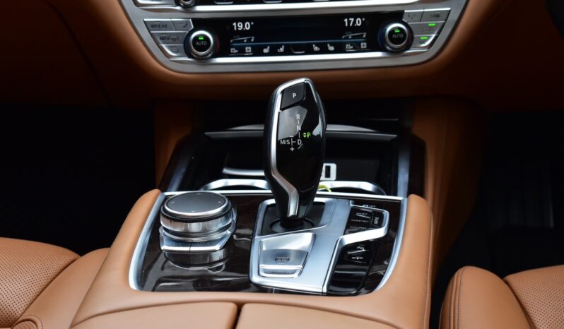 
								BMW 740Li Pure Excellence 2017 full									