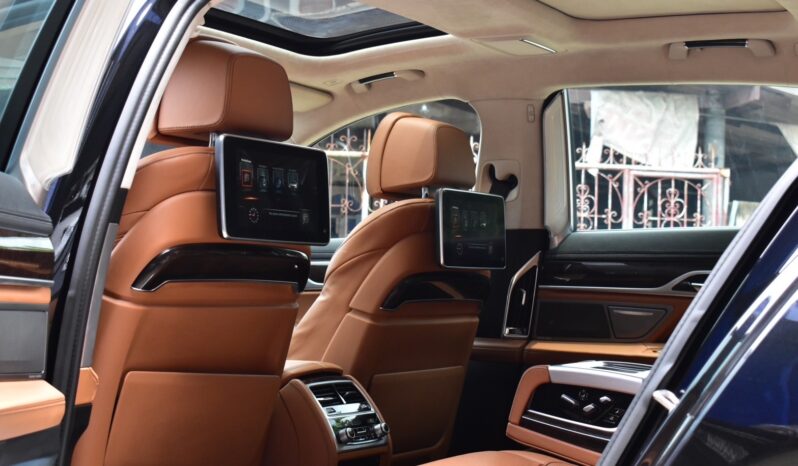 
								BMW 740Li Pure Excellence 2017 full									