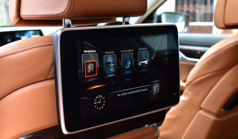 
								BMW 740Li Pure Excellence 2017 full									