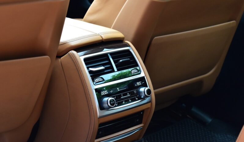 
								BMW 740Li Pure Excellence 2017 full									