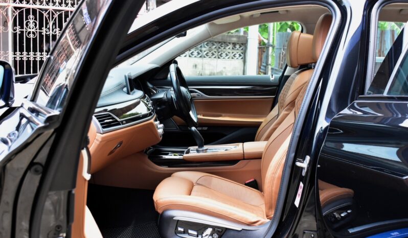 
								BMW 740Li Pure Excellence 2017 full									