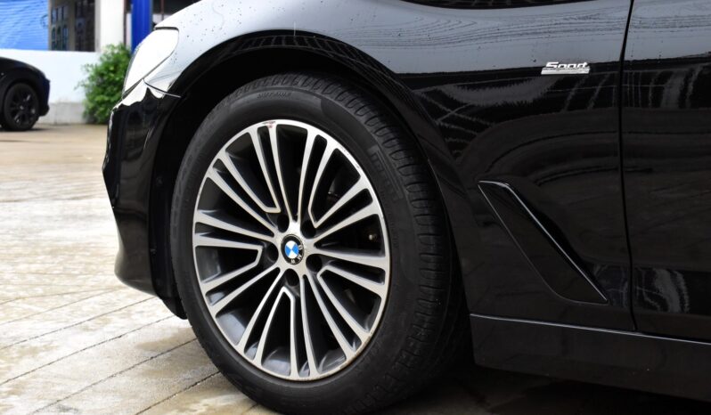 
								BMW 520d Sport (G30) 2017 full									