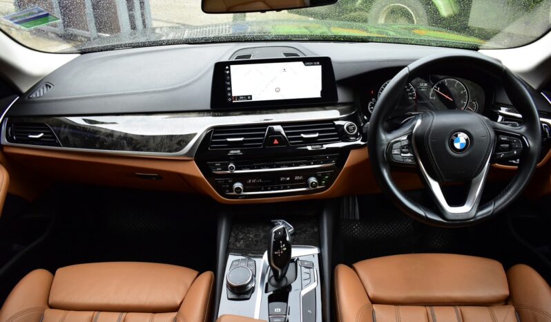 
								BMW 520d Sport (G30) 2017 full									