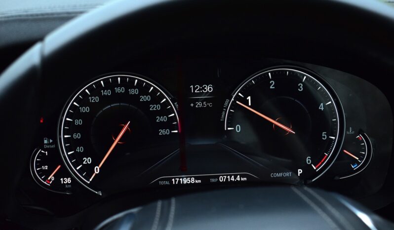 
								BMW 520d Sport (G30) 2017 full									