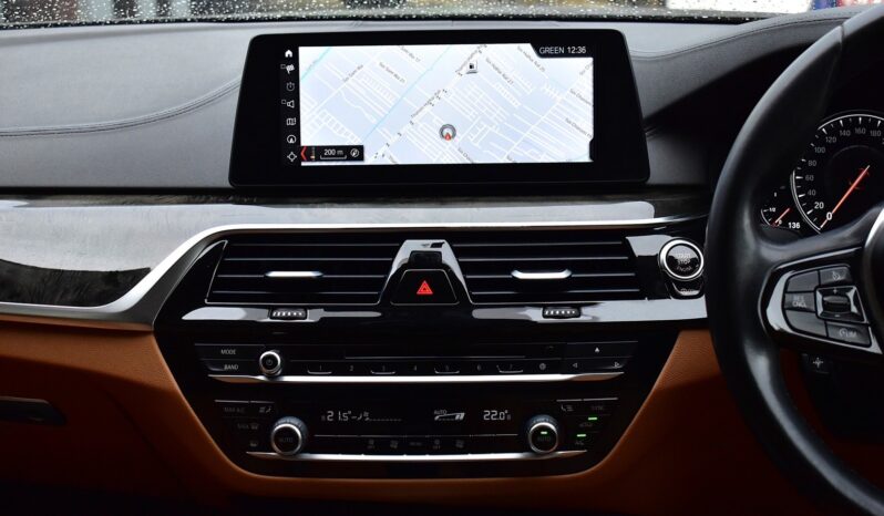 
								BMW 520d Sport (G30) 2017 full									