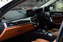 
										BMW 520d Sport (G30) 2017 full									