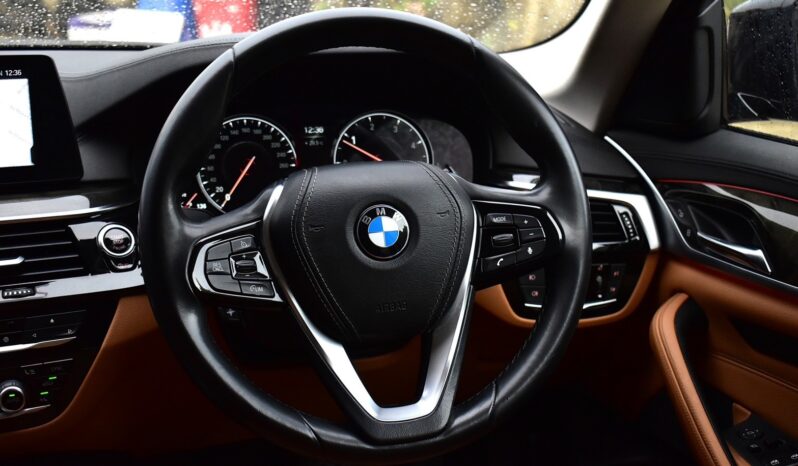
								BMW 520d Sport (G30) 2017 full									