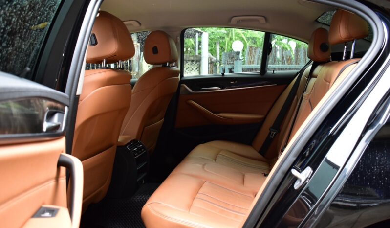 
								BMW 520d Sport (G30) 2017 full									