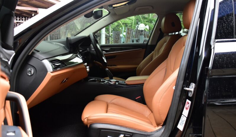 
								BMW 520d Sport (G30) 2017 full									