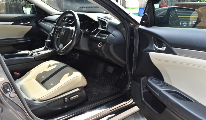 
								Honda Civic 1.8EL (BLack Gray) 2019 full									