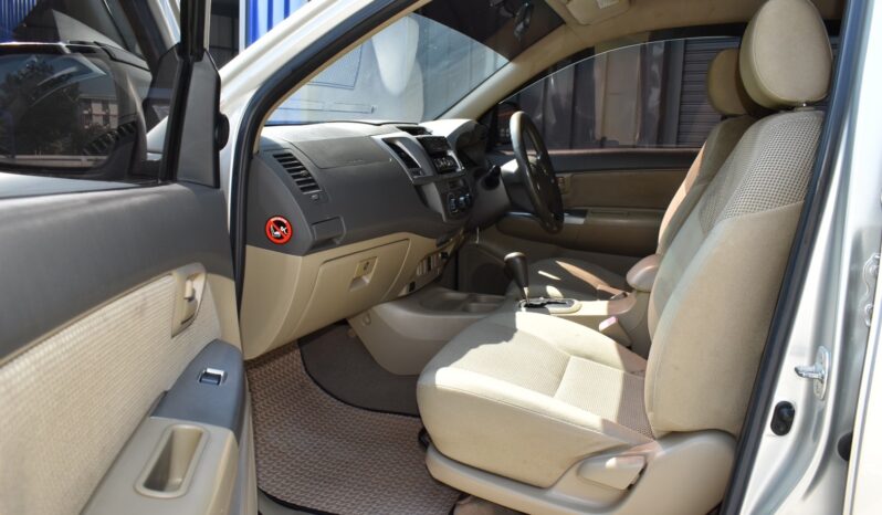 
								Toyota Hilux Vigo 2012 full									