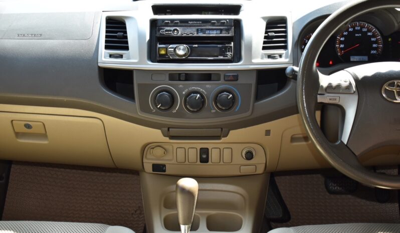 
								Toyota Hilux Vigo 2012 full									