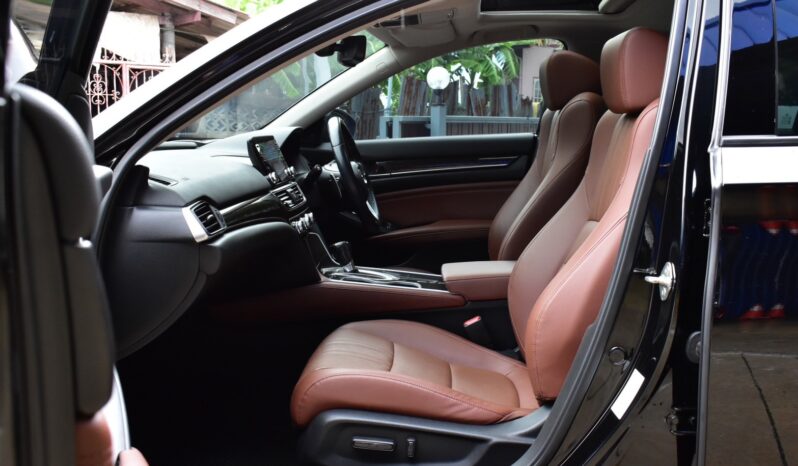 
								Honda Accord 2.0 eHEV Tech Gen 10 2019 full									