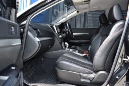 
										Subaru Legacy 2.0i Outback 2012 full									