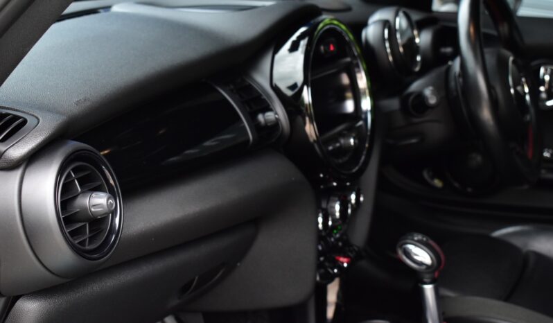 
								Mini Cooper S John Cooper Work 2017 full									