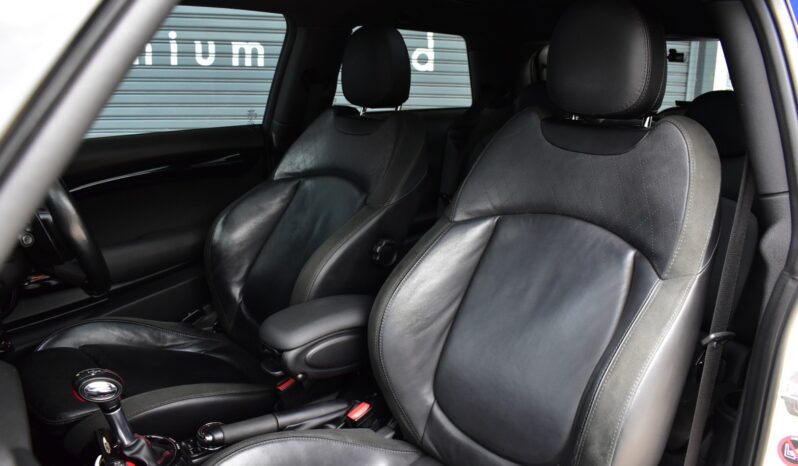 
								Mini Cooper S John Cooper Work 2017 full									