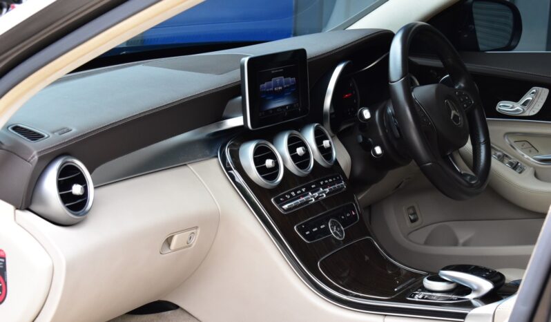 
								Mercedes Benz C180 Exclusive (W205) 2014 full									