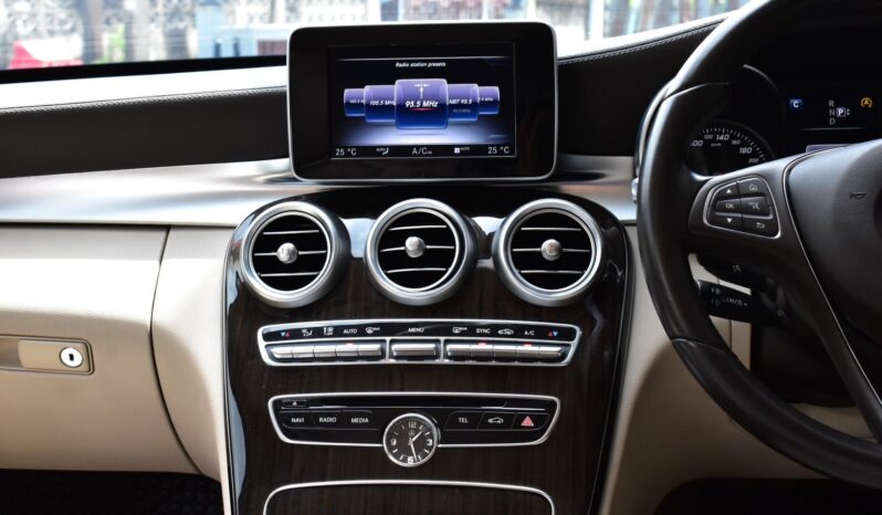 
								Mercedes Benz C180 Exclusive (W205) 2014 full									