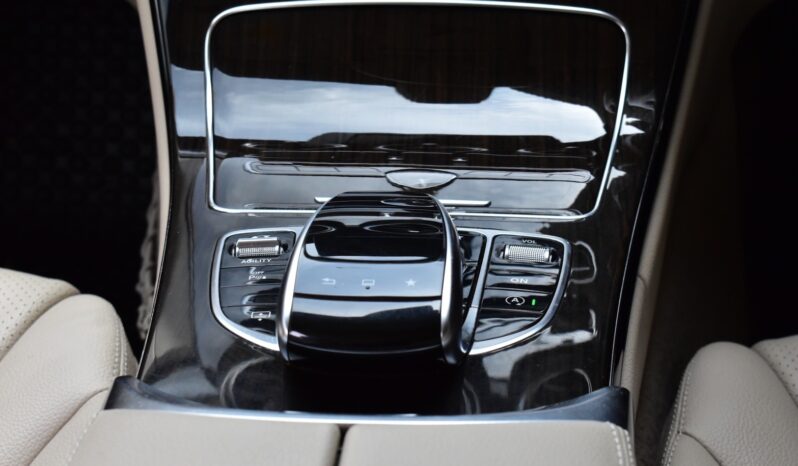 
								Mercedes Benz C180 Exclusive (W205) 2014 full									