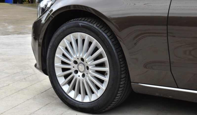 
								Mercedes Benz C180 Exclusive (W205) 2014 full									