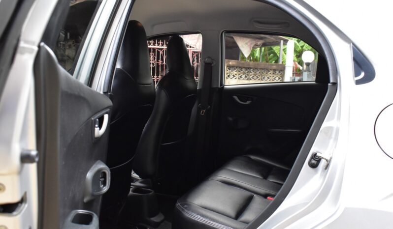 
								Honda Brio Hatchback 2015 full									