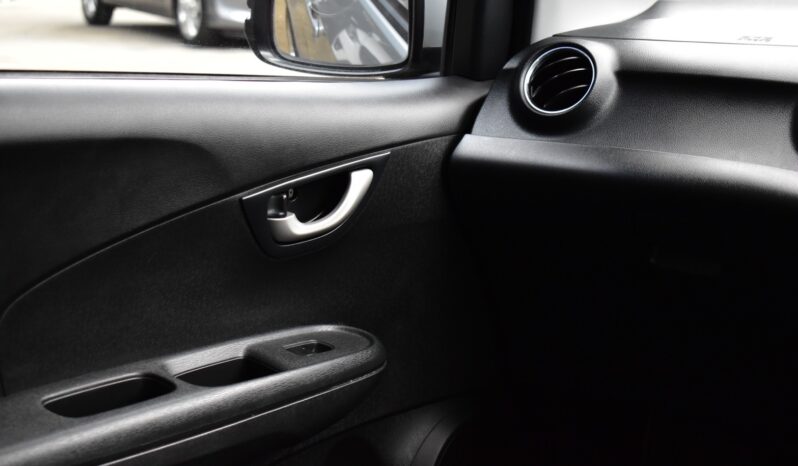 
								Honda Brio Hatchback 2015 full									
