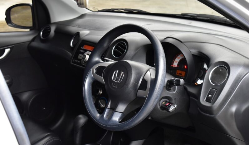 
								Honda Brio Hatchback 2015 full									