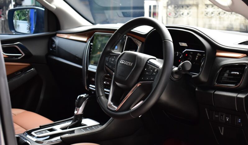 
								Isuzu MU-X 3.0 Ultimate 2022 full									