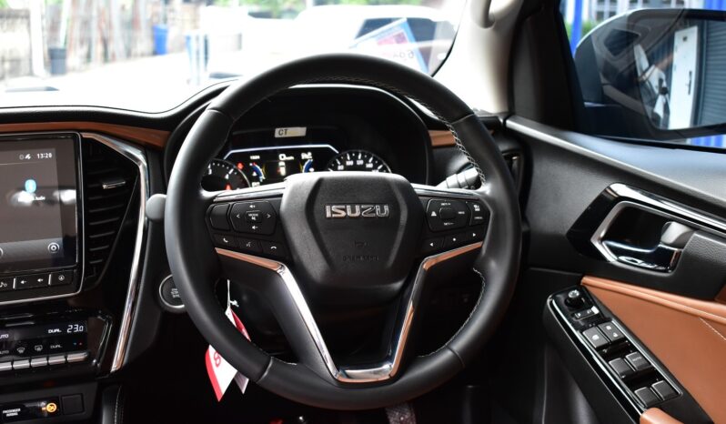 
								Isuzu MU-X 3.0 Ultimate 2022 full									