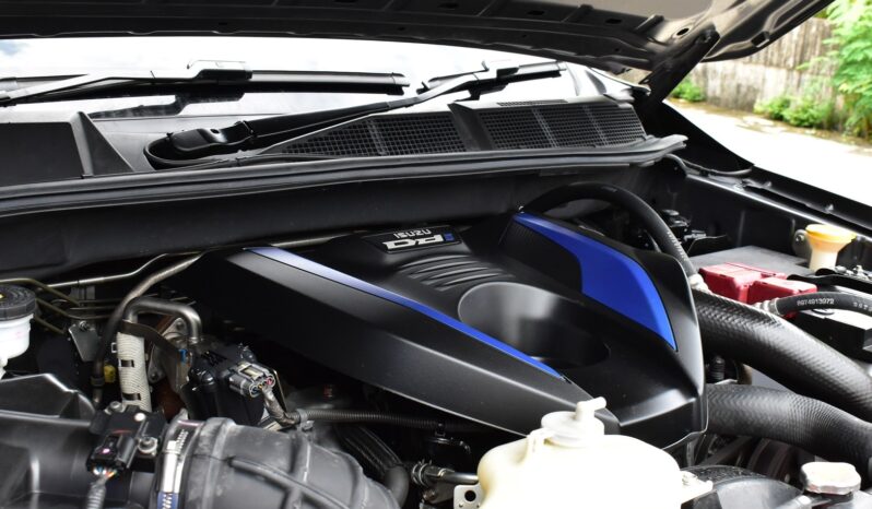 
								Isuzu MU-X 3.0 Ultimate 2022 full									