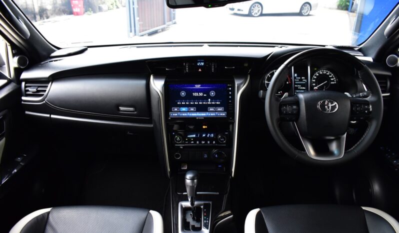 
								Toyota Fortuner Legender 2.8 Sigma 4 VN-Turbo 204 HP 2021 full									