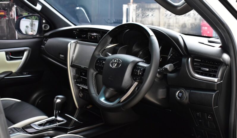 
								Toyota Fortuner Legender 2.8 Sigma 4 VN-Turbo 204 HP 2021 full									