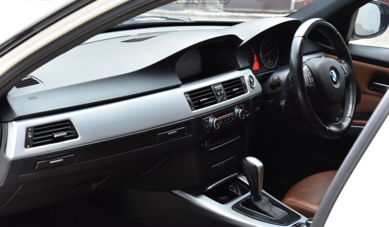 
								BMW 325i M Sport LCI (E90) 2011 full									