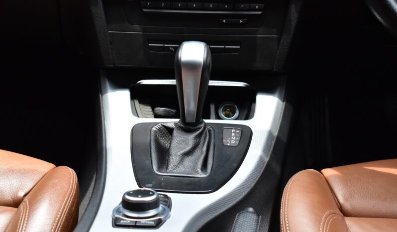 
								BMW 325i M Sport LCI (E90) 2011 full									