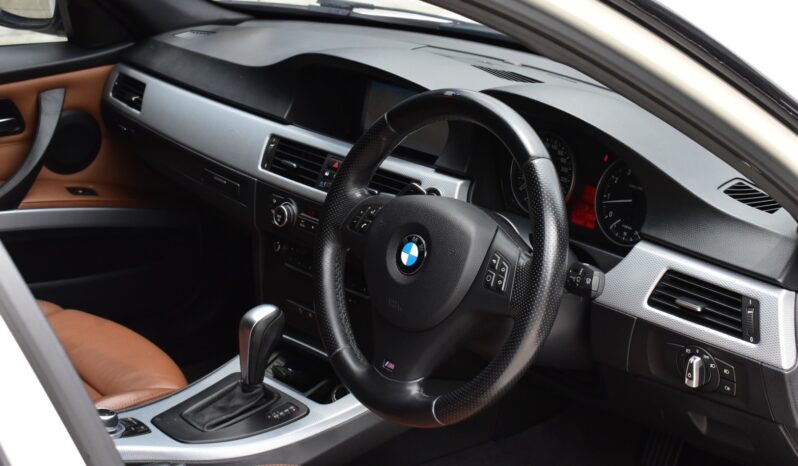 
								BMW 325i M Sport LCI (E90) 2011 full									