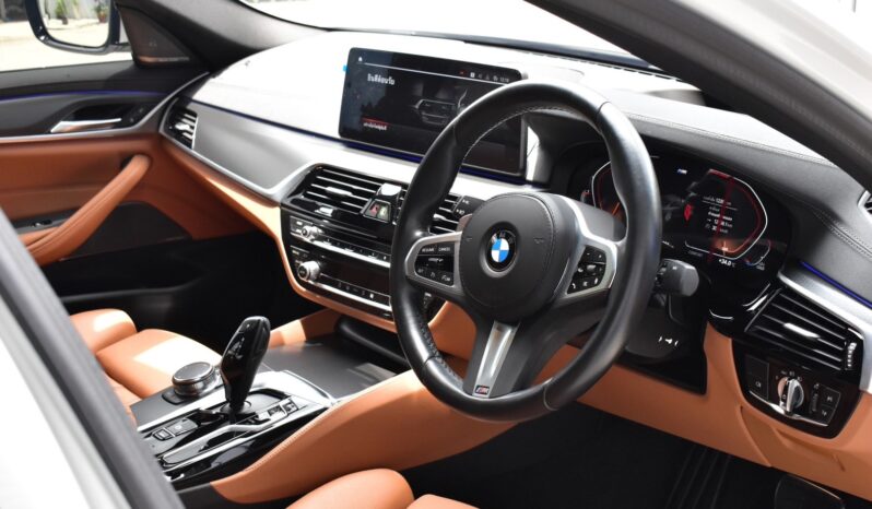 
								BMW 520d M Sport (G30) 2024 full									