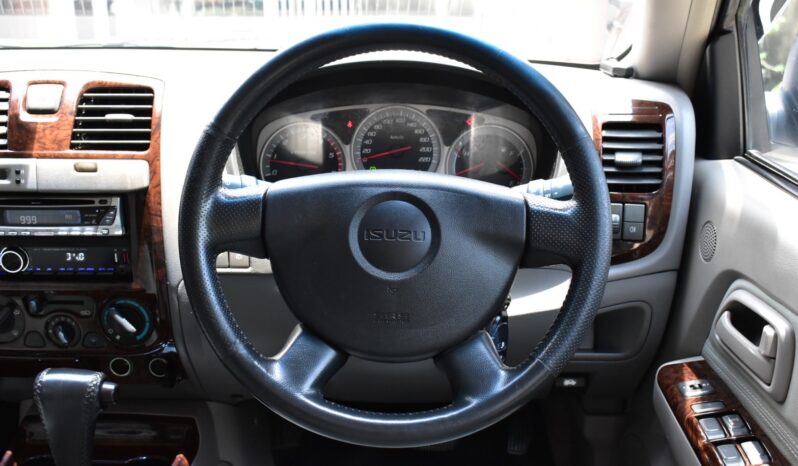 
								Isuzu MU-7 3.0 2006 full									