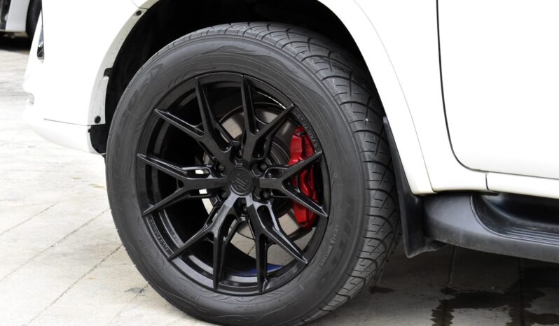 
								Toyota Fortuner 2.8 4WD TRD 2016 full									